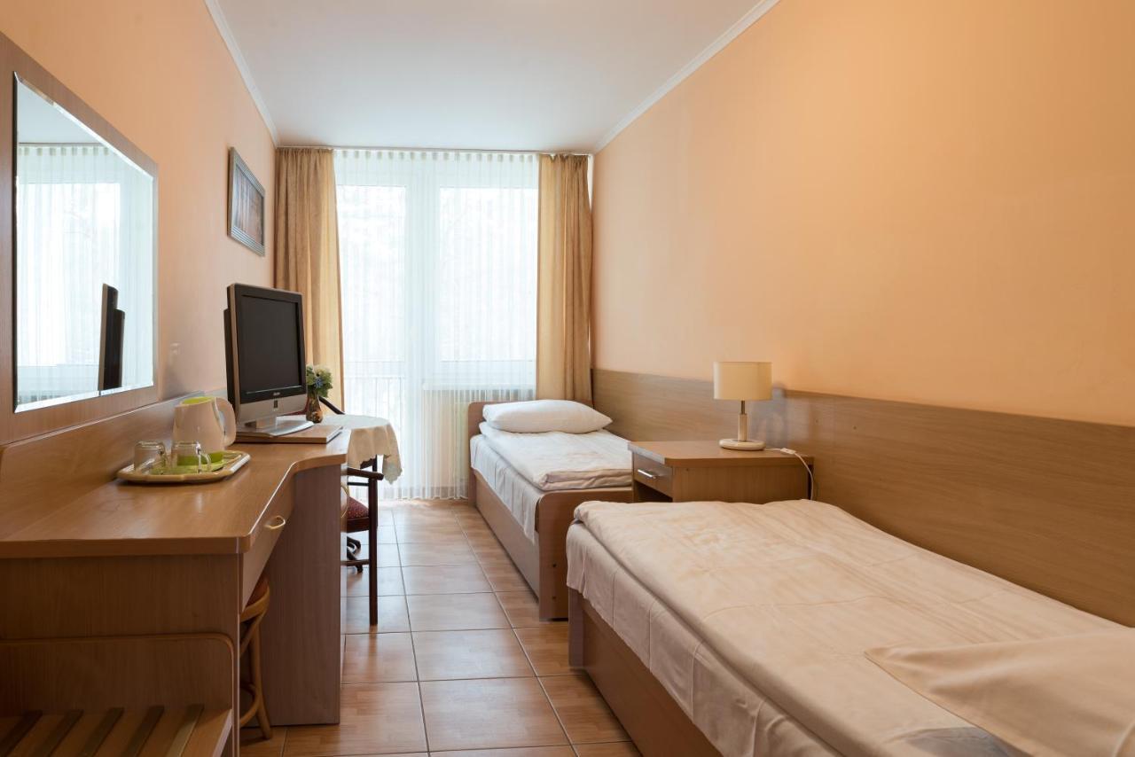 Albatros Przy Plazy Hotel Рови Екстериор снимка