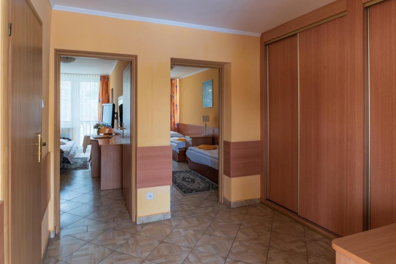 Albatros Przy Plazy Hotel Рови Екстериор снимка